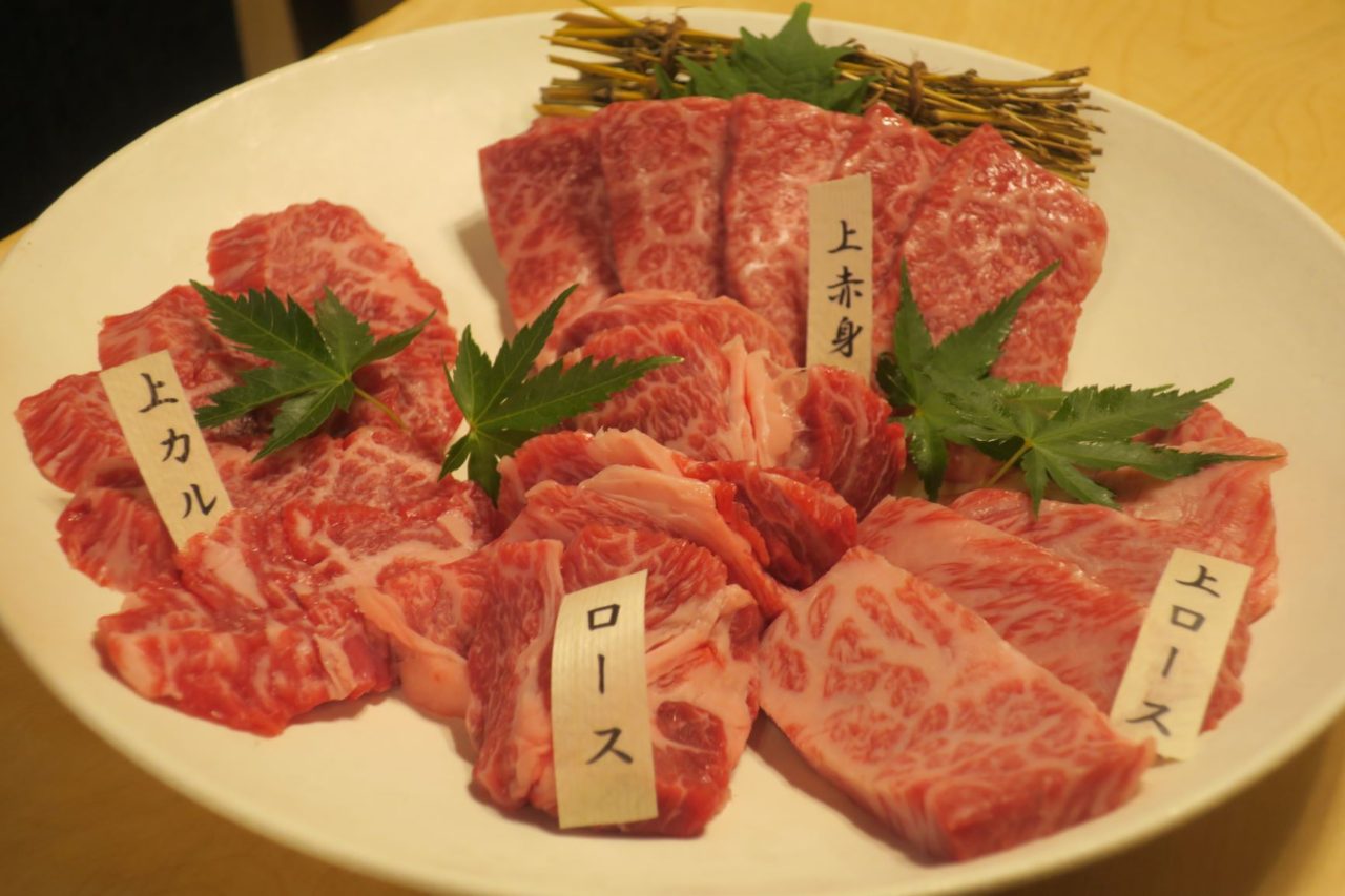 「精肉工場のアウトレット」やきにく萬野本店が仕掛ける実力派の強さ