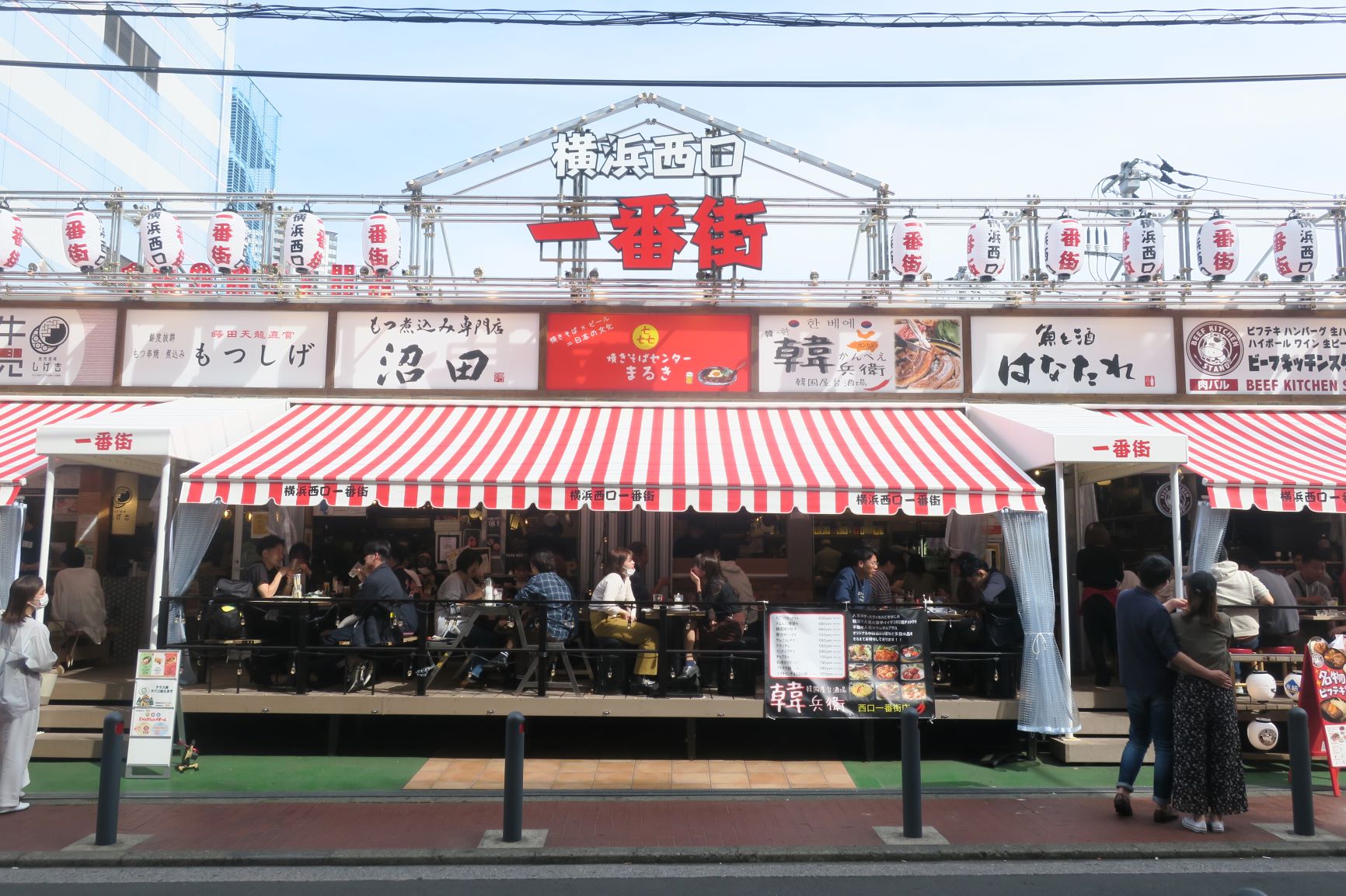 横浜駅西口の横丁に人気7店が集結。飲食店版「アベンジャーズ」大成功！